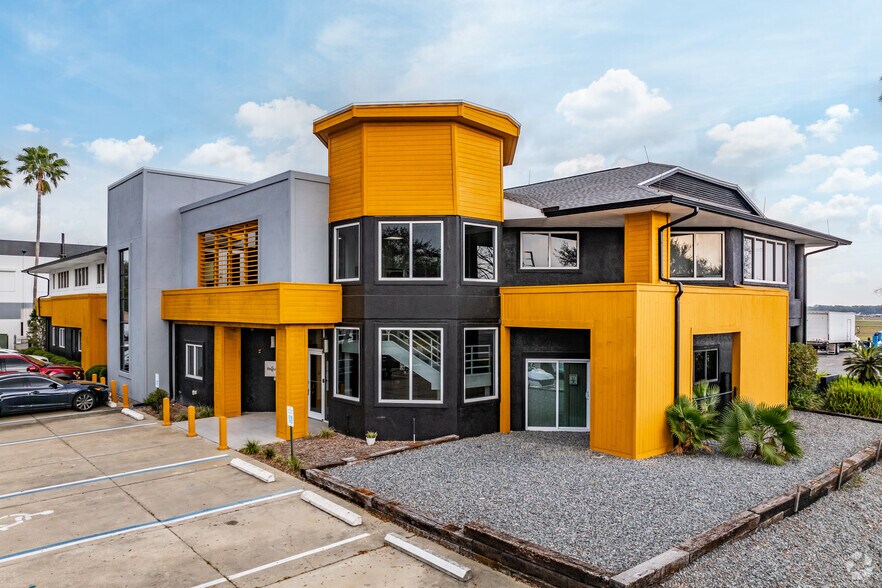 More Photos Of 1991-1993 Industrial Dr, Deland Office For Sale