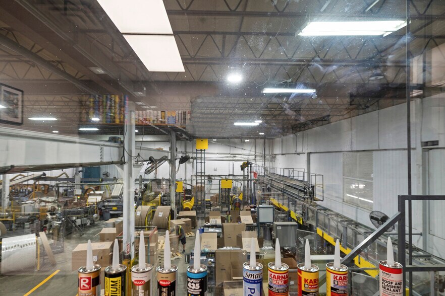 More Photos Of 2945 Boul Lemire, Drummondville Manufacturing For Sale