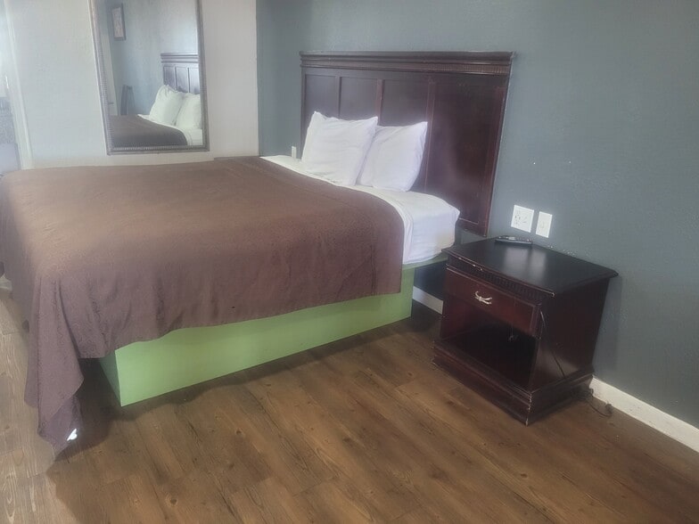 More Photos Of 9000 Airport Blvd, Houston Hotel For Sale