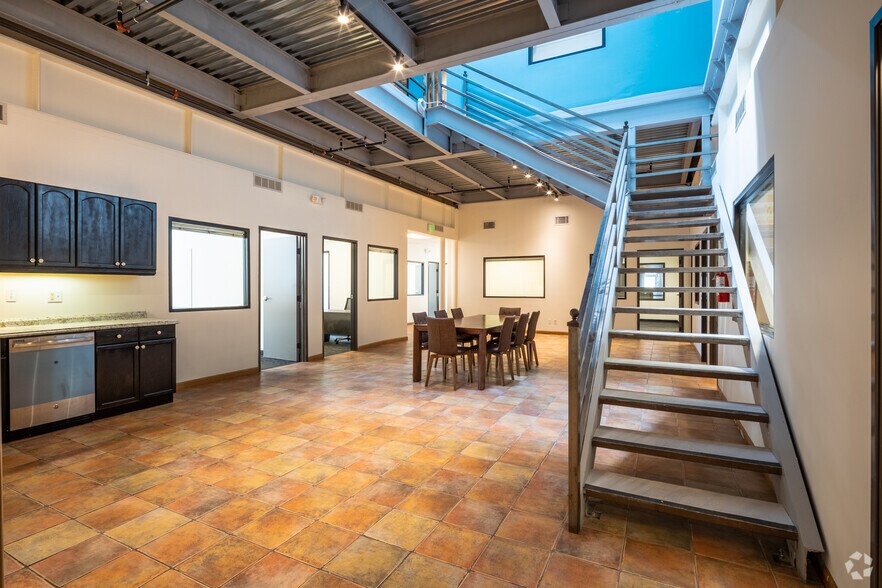 More Photos Of 1149 N Gower St, Los Angeles Office For Sale