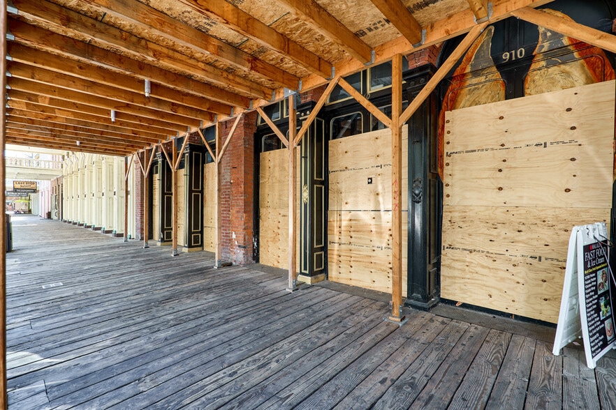 More Photos Of 910 2nd St, Sacramento Bar For Sale