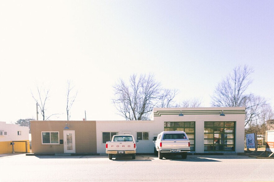 Primary Photo Of 649 E Huntsville Rd, Fayetteville Office For Lease