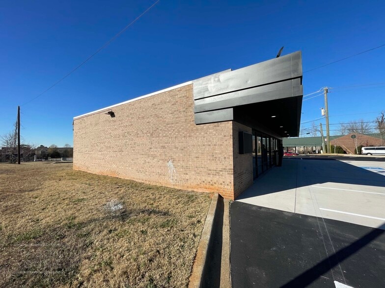 More Photos Of 5055 Old Buncombe Rd, Greenville Storefront Retail Office For Lease