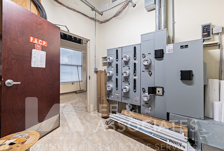 More Photos Of 685 S Ronald Reagan Blvd, Longwood Flex For Sale