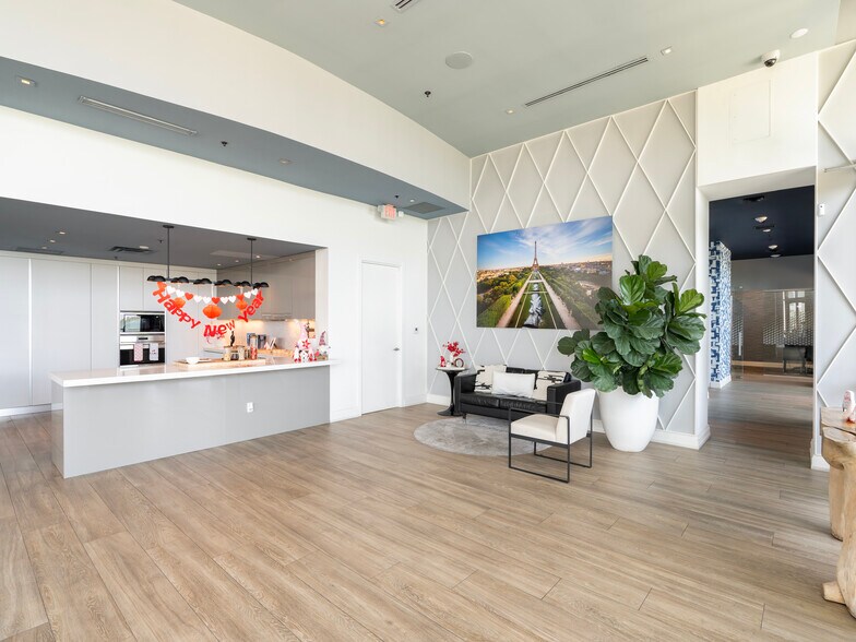 More Photos Of 2955 NE 7th Ave, Miami Storefront Retail Office For Sale