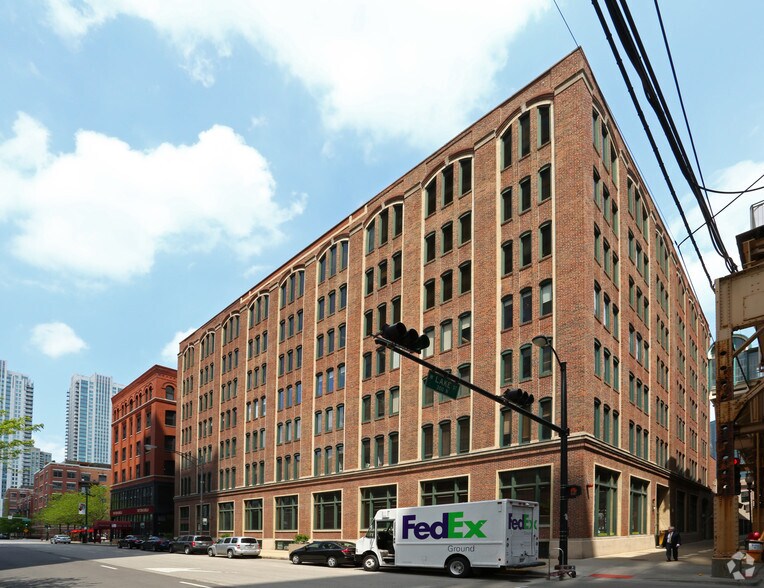 More Photos Of 560-566 W Lake St, Chicago Loft Creative Space For Lease