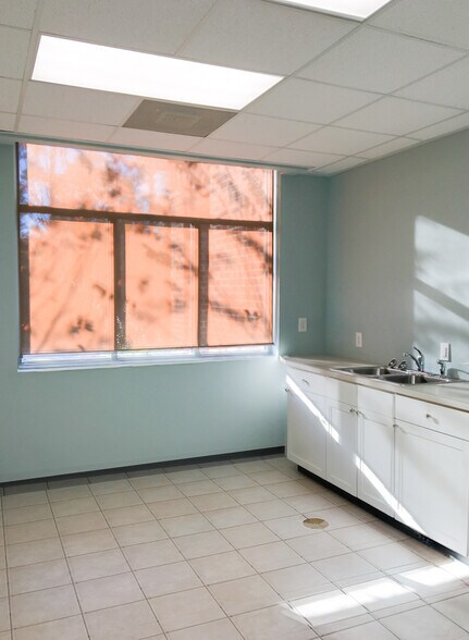 More Photos Of 1516 Old Trolley Rd, Summerville Office For Sale