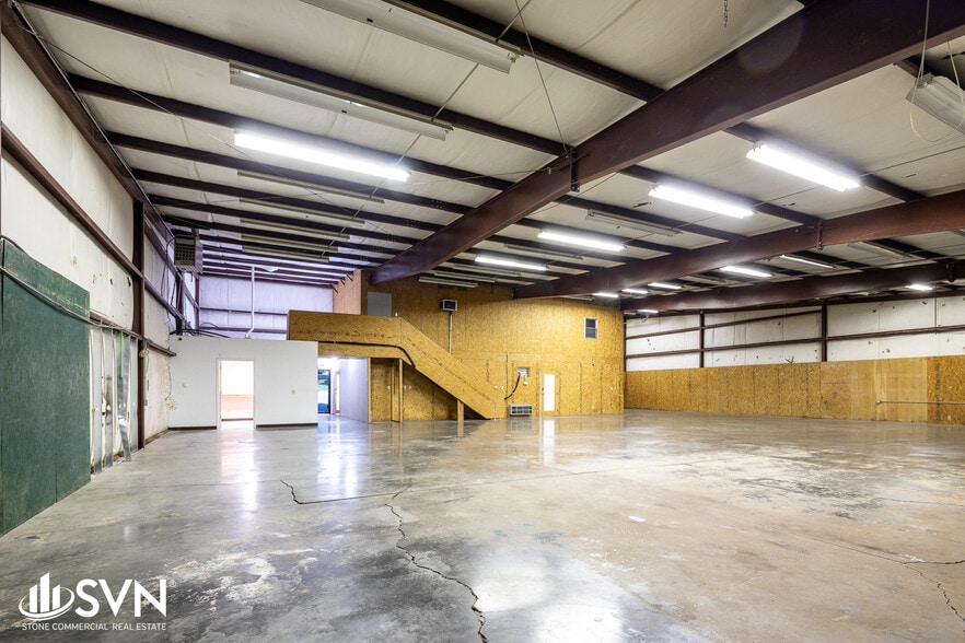 More Photos Of 129 Macarthur Ct, Nicholasville Warehouse For Lease
