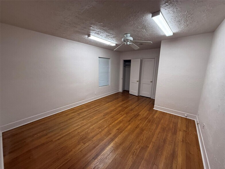 More Photos Of 6946 Moss Rose St, Houston Office For Sale