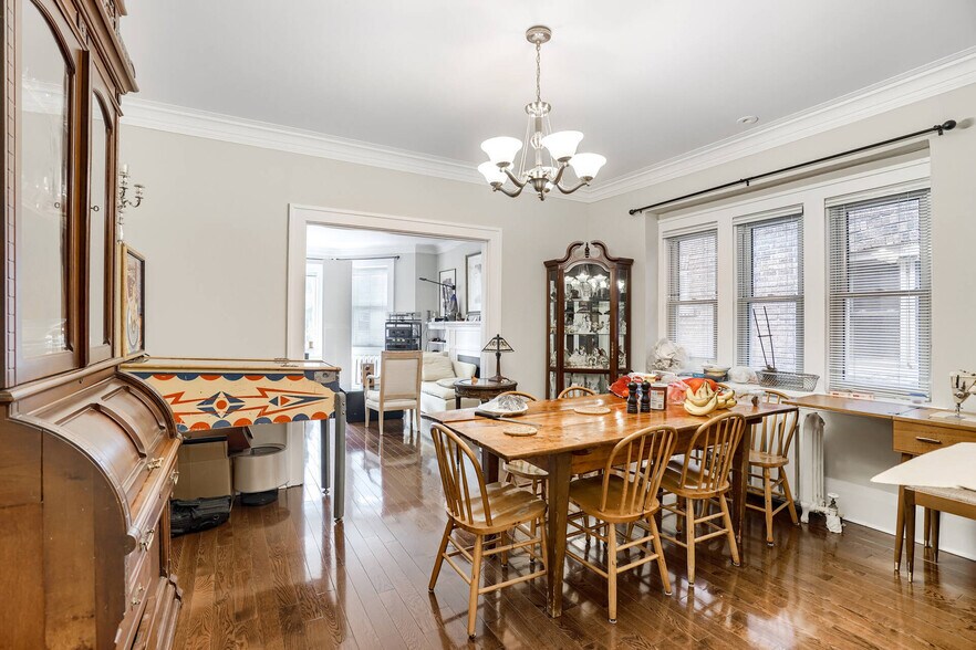 More Photos Of 4 Oriole Gdns, Toronto Apartments For Sale