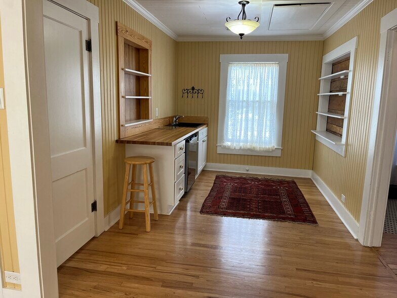 More Photos Of 1600 S Ford St, Llano Storefront Retail Office For Sale