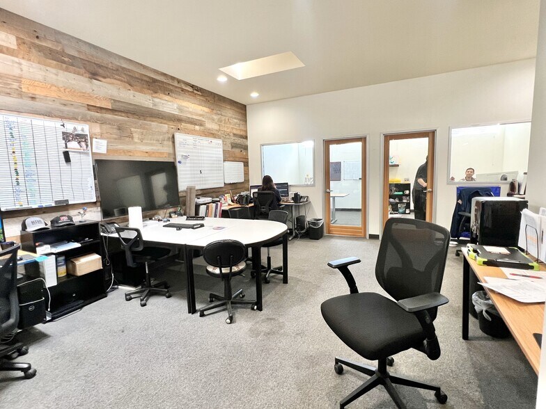 More Photos Of 16134 Leadwell St, Van Nuys Warehouse For Lease