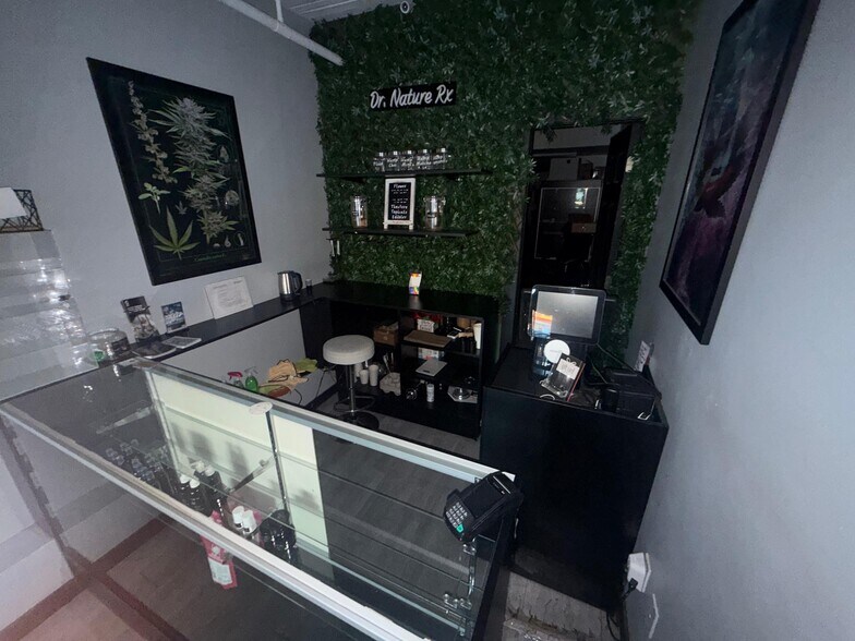 More Photos Of 78-84 E Park Ave, Long Beach Storefront For Lease