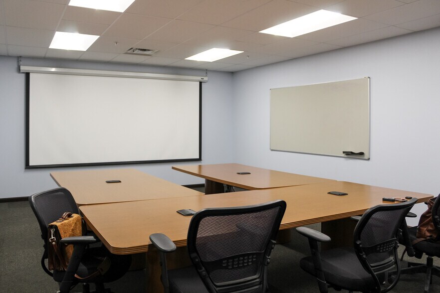 More Photos Of 1207 W 2nd St, Alliance Manufacturing For Sale