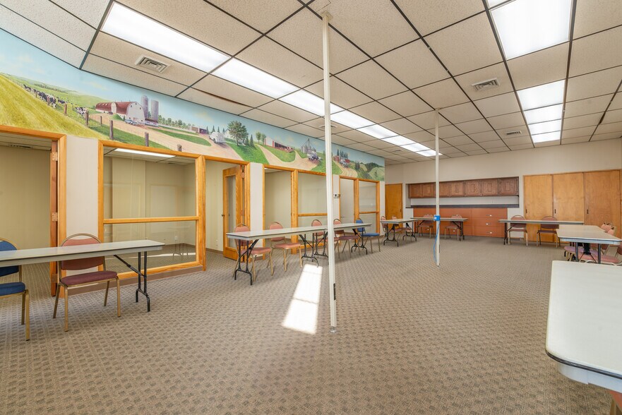 More Photos Of 210 W Spring St, Freeport Office For Sale