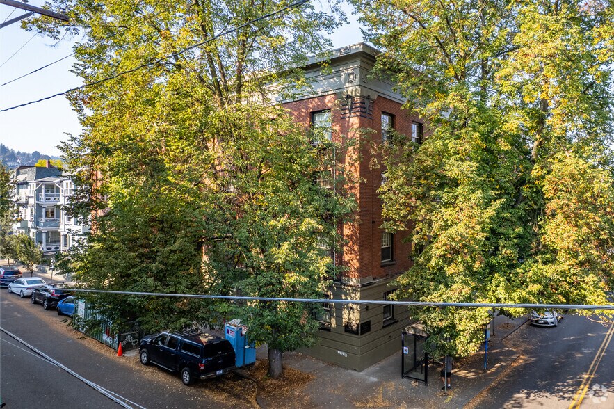 More Photos Of 2109 NW Irving St, Portland Apartments For Sale