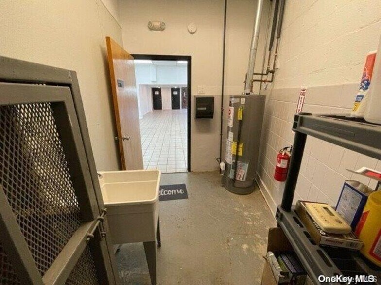 More Photos Of 5978 54th Ave, Maspeth Warehouse For Lease