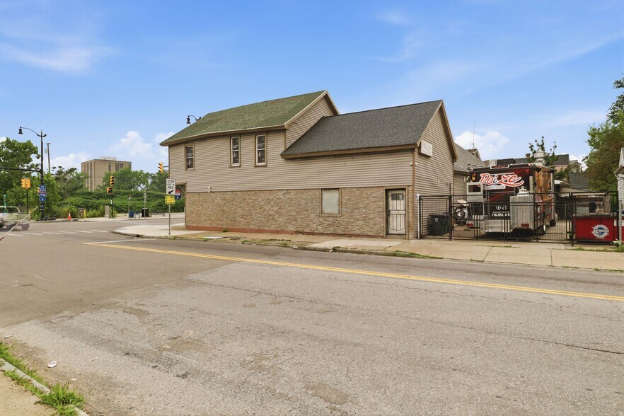 More Photos Of 2081 Niagara St, Buffalo Restaurant For Sale