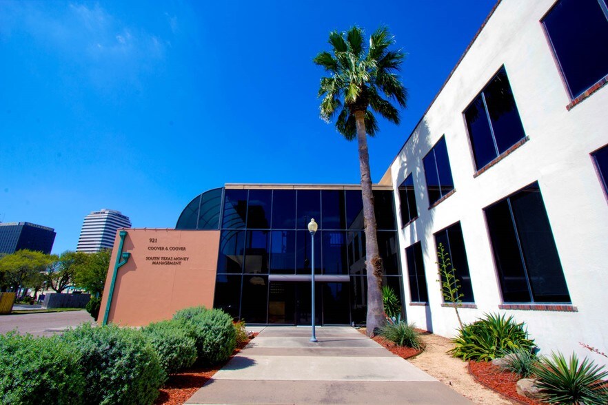 More Photos Of 921 N Chaparral St, Corpus Christi Office For Lease