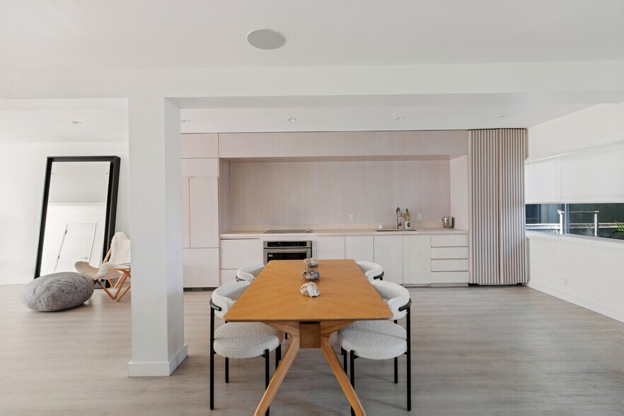 More Photos Of 1423 Abbot Kinney Blvd, Venice General Retail For Sale