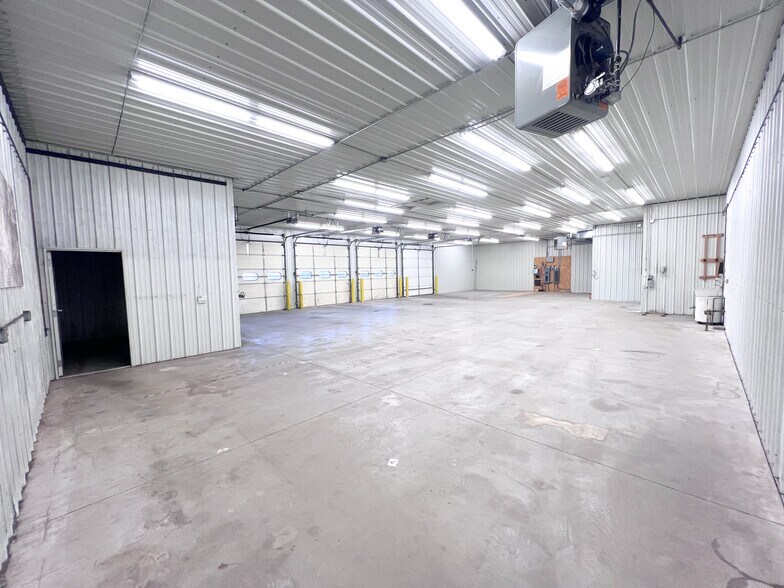 More Photos Of 821 Lime Kiln Rd, Green Bay Flex For Lease