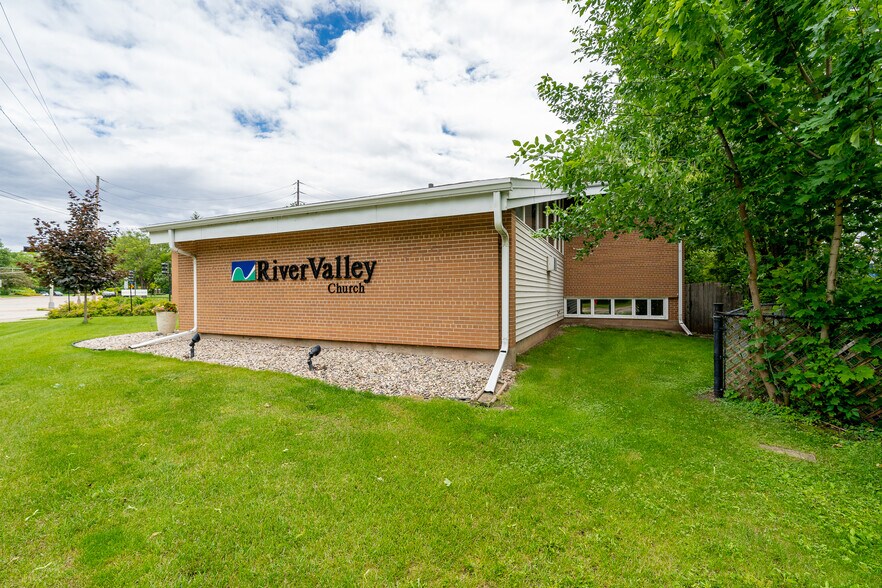 More Photos Of 1331 High Ave, Oshkosh Religious Facility For Sale