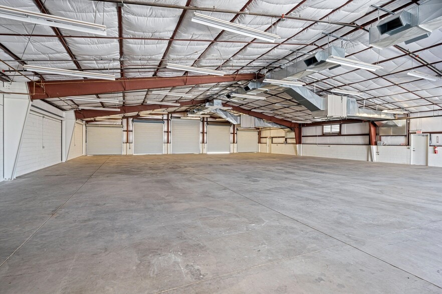 More Photos Of 3626 E 47th St, Tucson Manufacturing For Sale