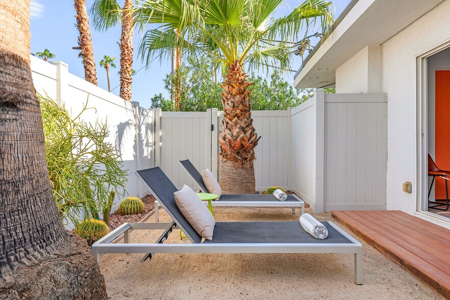 More Photos Of 111 S Via Las Palmas, Palm Springs Hotel For Sale