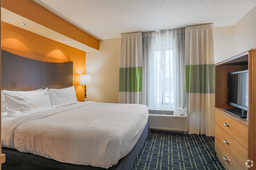 More Photos Of 1520 Mount Garfield Rd, Norton Shores Hotel For Sale