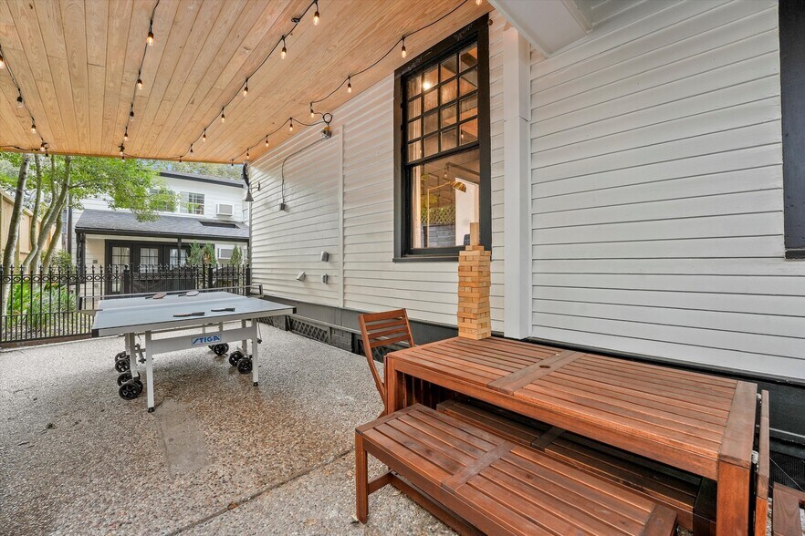 More Photos Of 235 Westheimer Rd, Houston Apartments For Sale