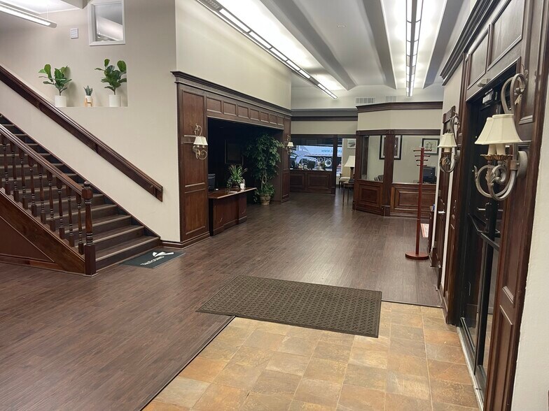 More Photos Of 107 W Michigan Ave, Kalamazoo Office For Lease