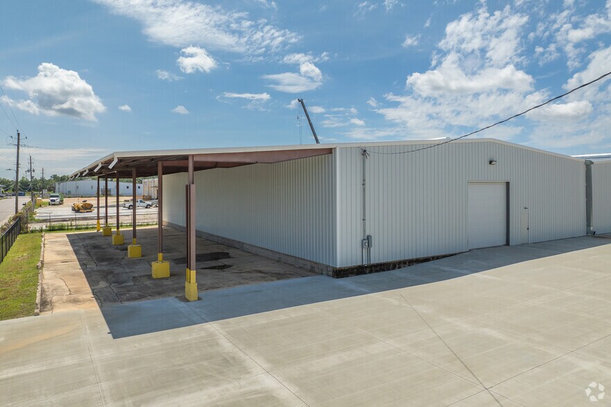 More Photos Of 3451 Georgia Pacific Ave, Mobile Warehouse For Lease