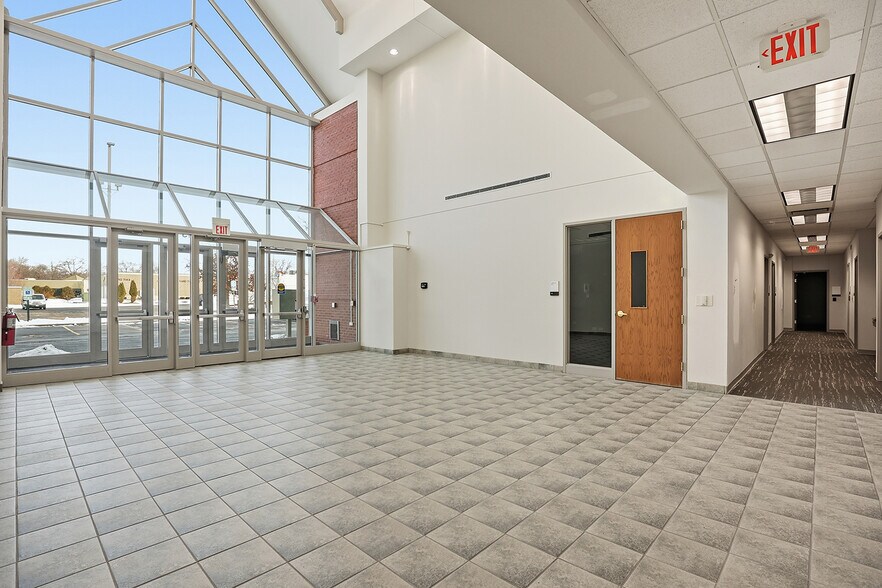 More Photos Of 213 Front St, McHenry Office For Lease