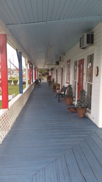 More Photos Of 300 S Volusia Ave, Orange City Hotel For Lease