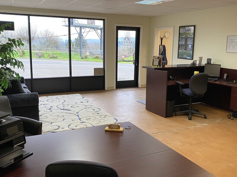 More Photos Of 5215 SE Flavel Dr, Portland Freestanding For Lease