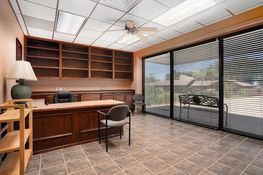 More Photos Of 124 S Nolan River Rd, Cleburne Flex For Lease