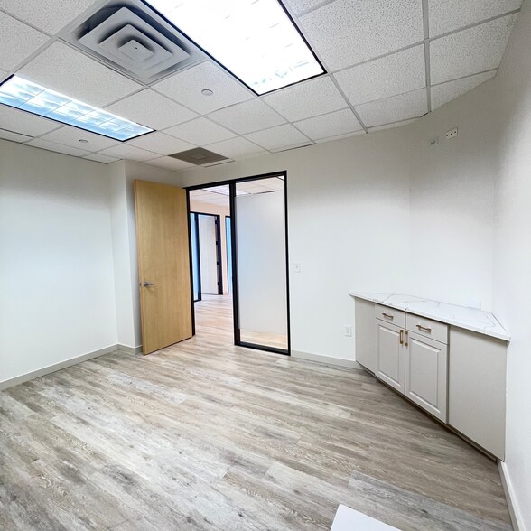 More Photos Of 4407 Bee Caves Rd, West Lake Hills Office For Lease