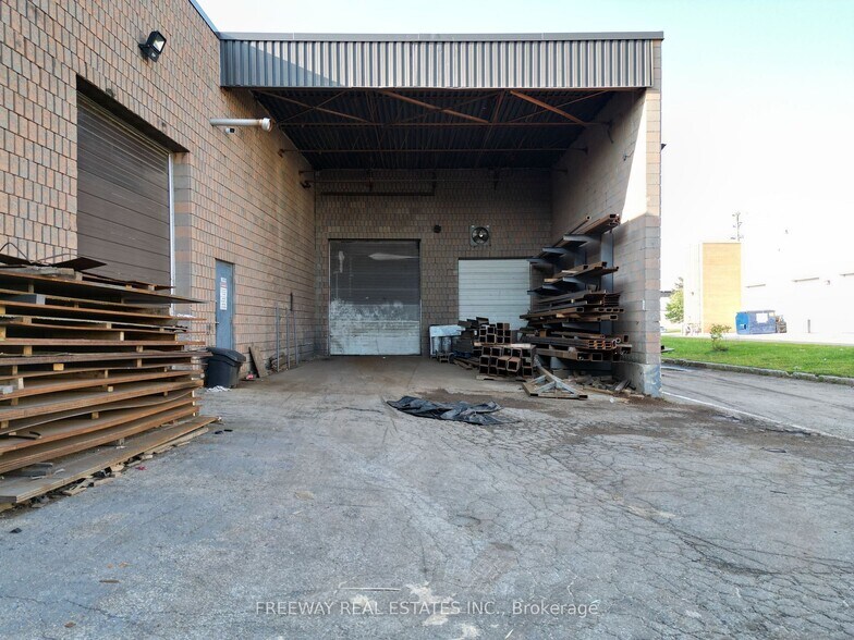 More Photos Of 25 Sun Pac Blvd, Brampton Industrial For Sale