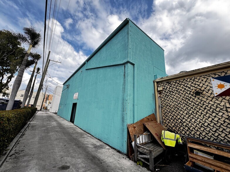 More Photos Of 716 Lake Ave, Lake Worth Storefront For Sale