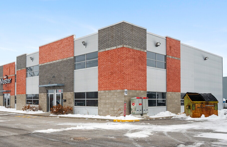 More Photos Of 3130 Boul des Entreprises, Terrebonne Flex For Lease