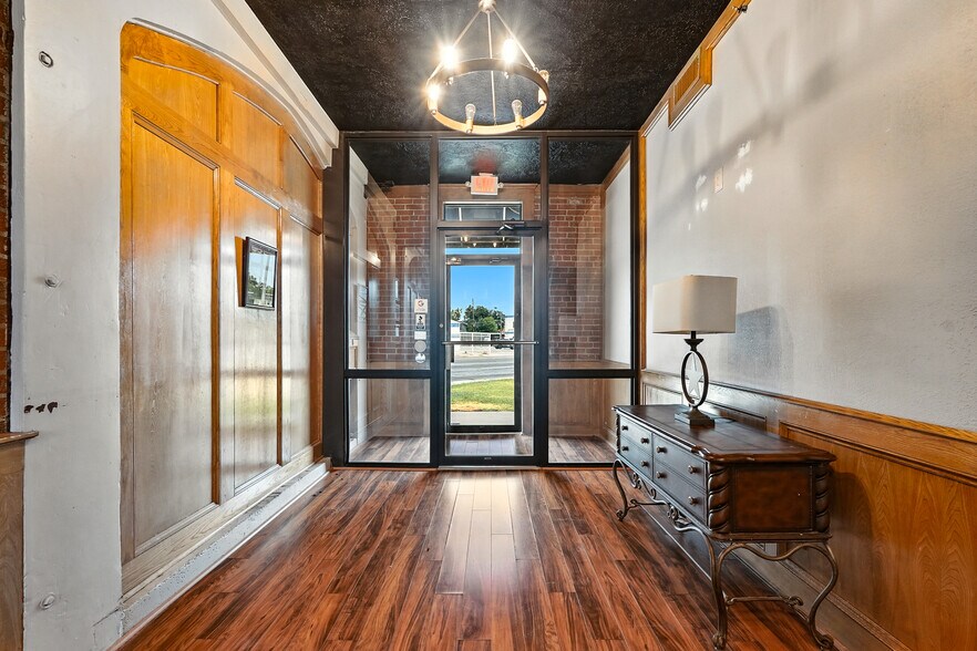 More Photos Of 441 Butternut St, Abilene Office For Sale