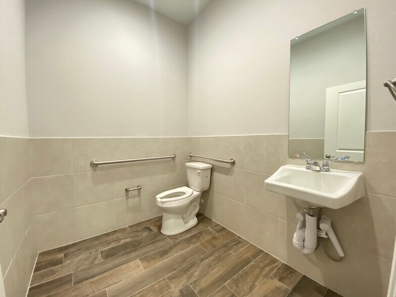 More Photos Of 1640 Highland Falls Dr, Leander Medical For Sale