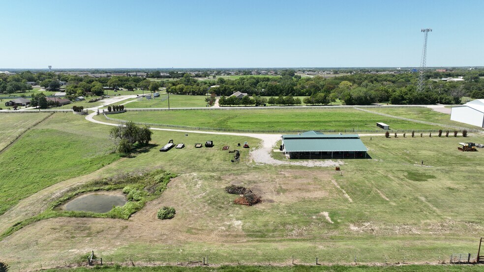 More Photos Of 1253 N Hill St, Van Alstyne Light Distribution For Sale
