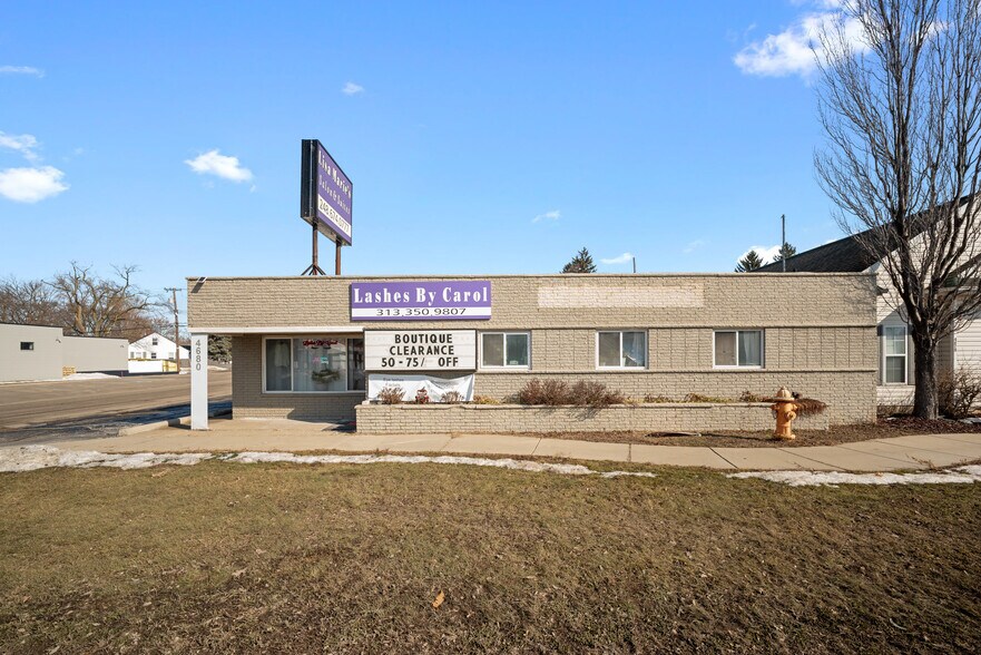 More Photos Of 4680 Dixie Hwy, Waterford Freestanding For Sale