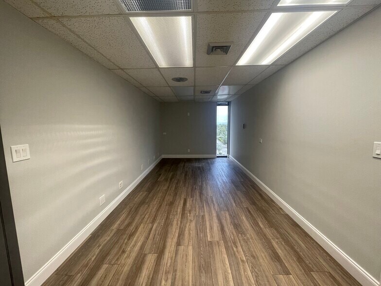 More Photos Of 2131 Hollywood Blvd, Hollywood Office Residential For Lease