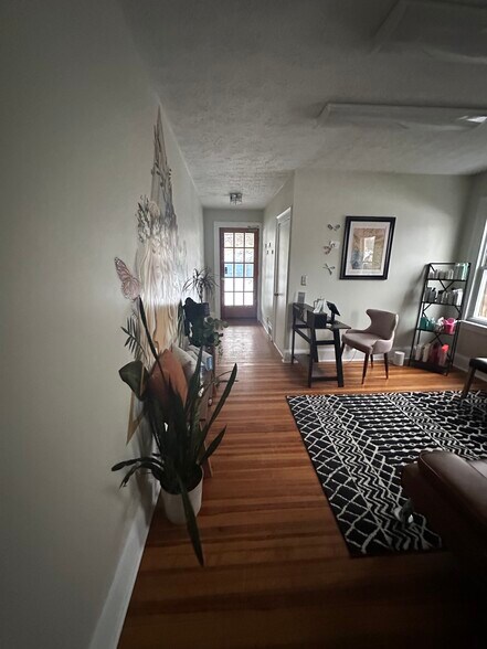 Primary Photo Of 224 Whiting Ln, West Hartford Office For Lease