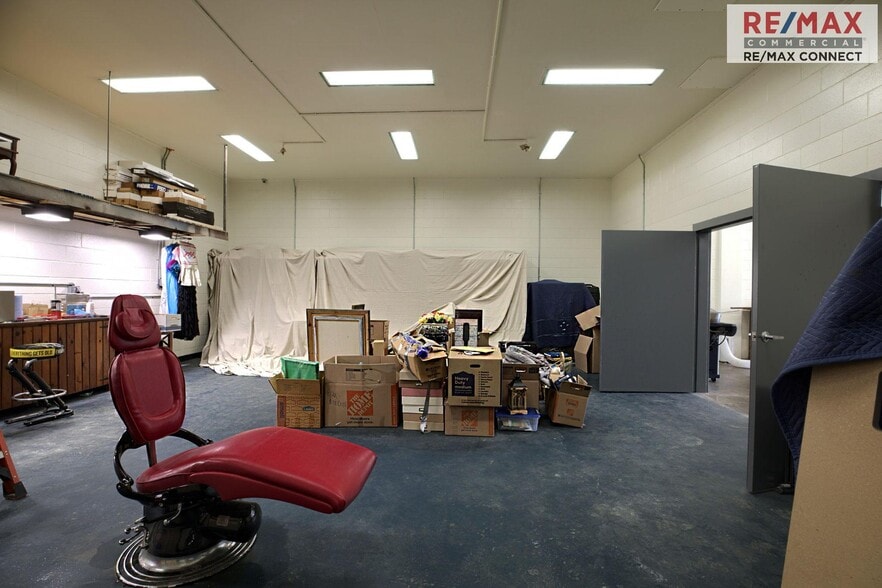 More Photos Of 2521 Hayes Rd, Hayes Light Distribution For Sale