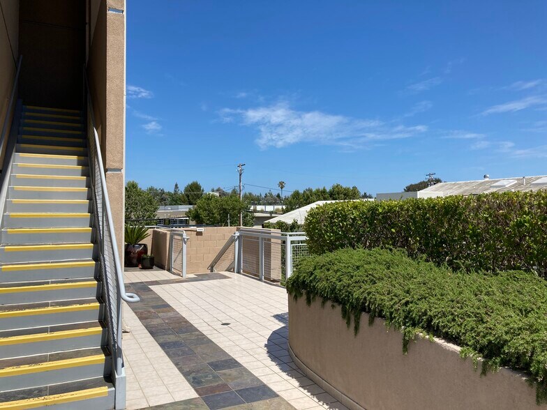 More Photos Of 3239 El Camino Real, Palo Alto Office For Lease