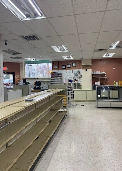 More Photos Of 129-133 Montgomery St, Bloomfield Storefront For Lease