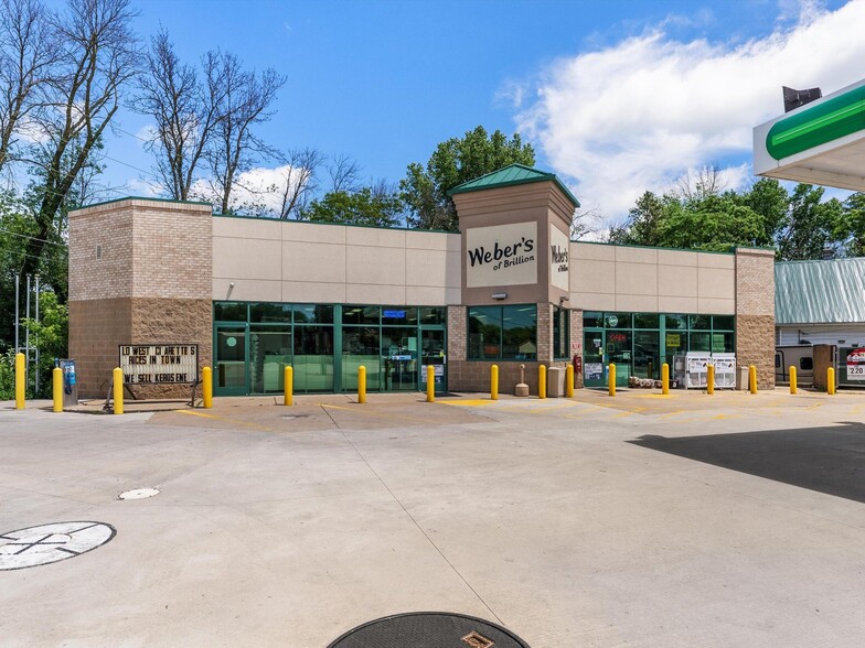 Primary Photo Of 600 N Main St, Brillion Service Station For Sale